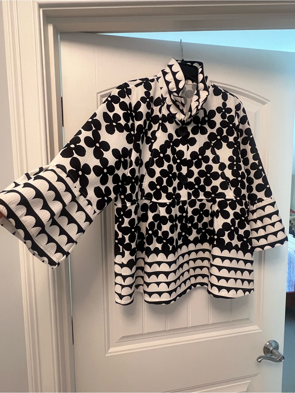Damee jacket in Black and White Floral Print - size XL